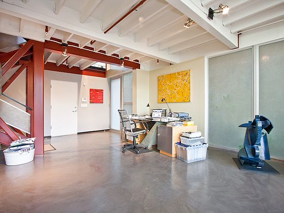 5th image of 2120 Narcissus Ct