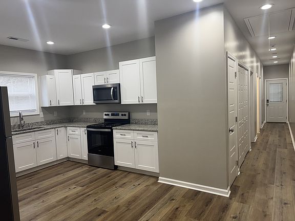 5th image of 836 E 21st St #A