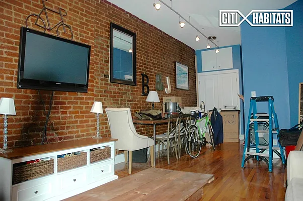 Rented by Citi Habitats | media 10