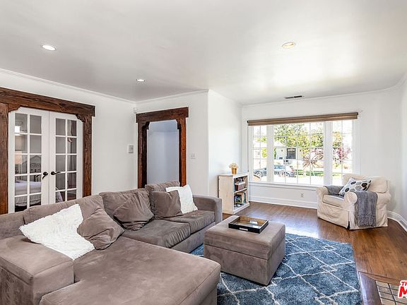 2nd image of 551 N Irving Blvd