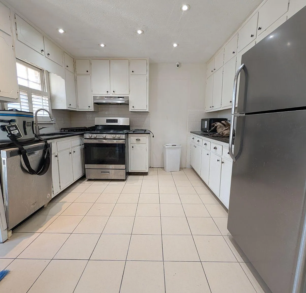 4 bed, 3.0 bath, 4000 sqft, $910 — Photo 3