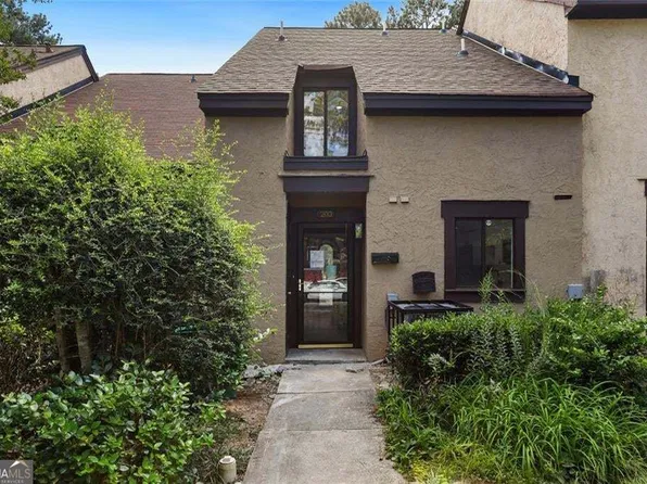 203 Tiburon Dr, Lithonia, GA 30038