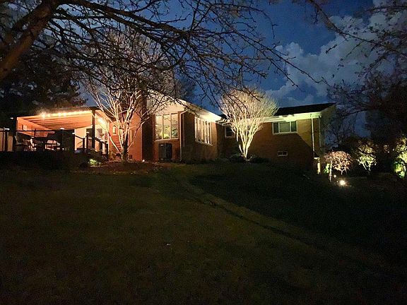3rd image of 165 E Willow Dr