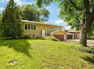 4018 Shamrock Dr NE, Saint Anthony, MN 55421