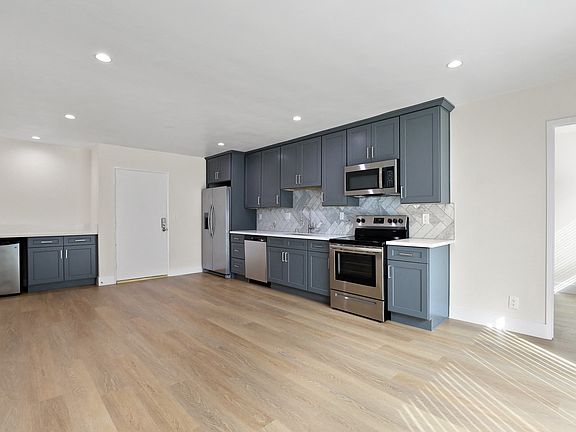 Modern Open Kitchen with Energy-Efficient Appliances and Vinyl Flooring