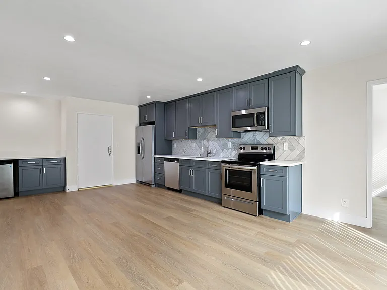 Modern Open Kitchen with Energy-Efficient Appliances and Vinyl Flooring