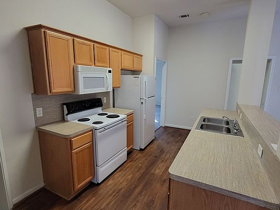 5th image of 917 Bougainvillea St