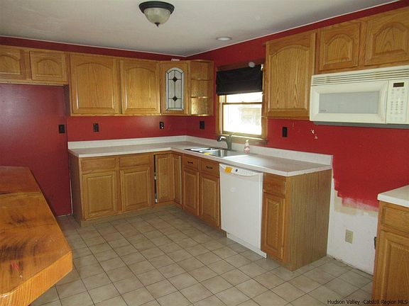 5th image of 17 Pine Ln