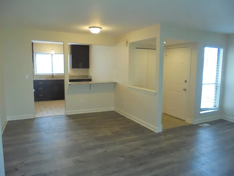 137 Manchester Ct — Photo 4