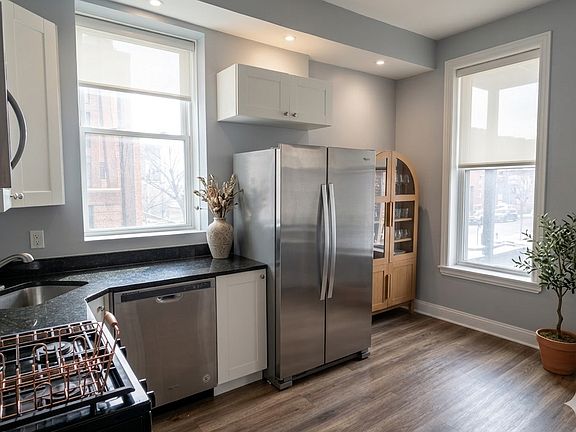 5th image of 1432 N Western Ave #2R