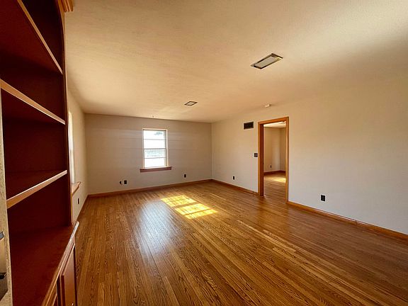 3rd image of 707 Sunnyside Ave