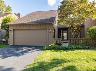 61 Sky Ridge Dr, Rochester, NY 14625