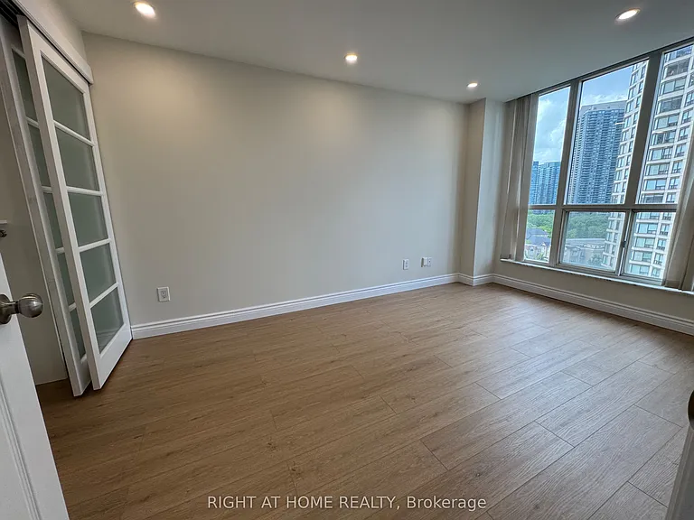 2287 Lake Shore Blvd W #906 — Photo 11