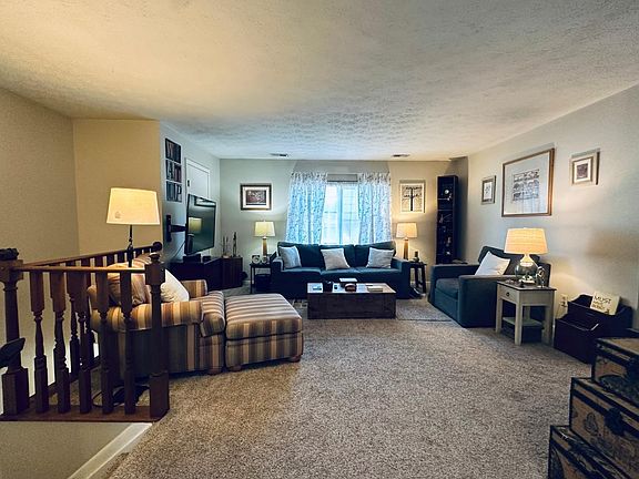 3rd image of 1932 Chaucer Dr Unit B