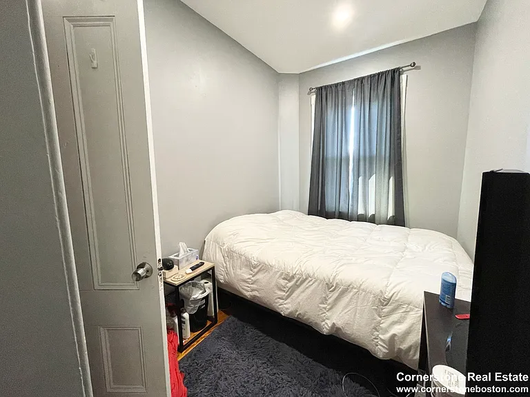 18 Sunset St #3 — Photo 12