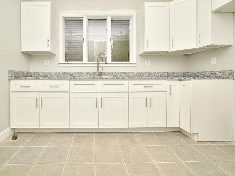 48 Evelyn St #1 — Photo 6