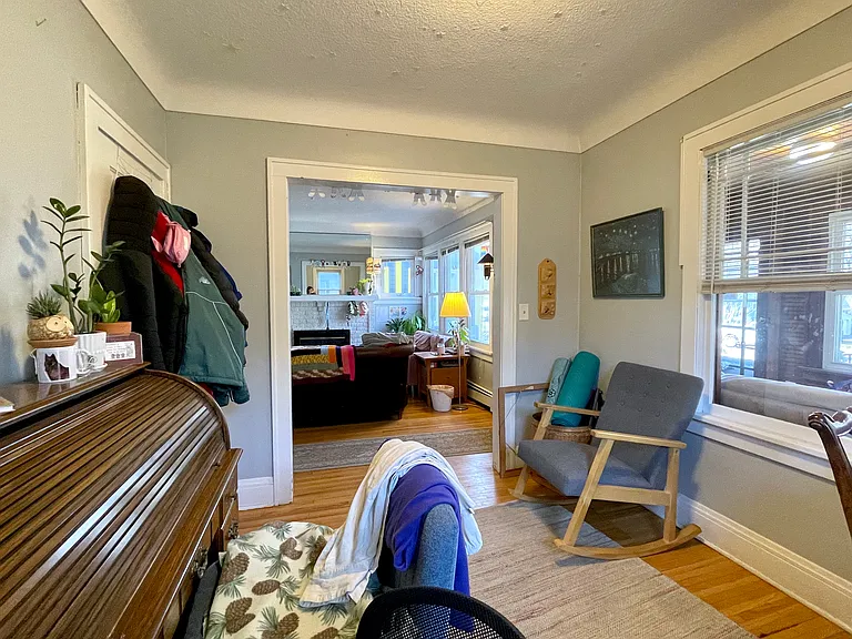 2080 Roblyn Ave — Photo 7