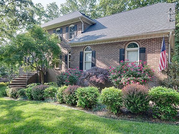 2nd image of 704 Candlewood Trl