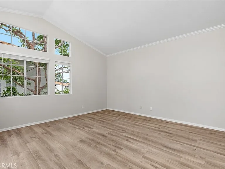 27341 Ryan Dr — Photo 6