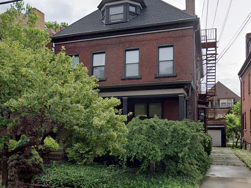 219 Stratford Ave #1