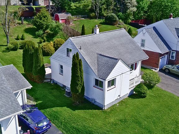 2nd image of 405 Groats St