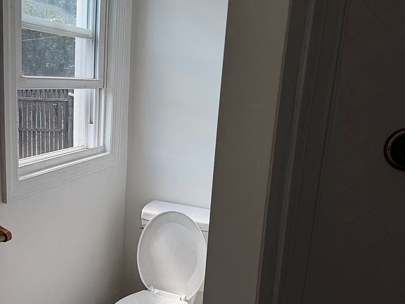 3rd image of 28 Price St #28