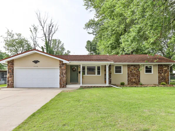 3326 E Whiteside Street, Springfield, MO 65804