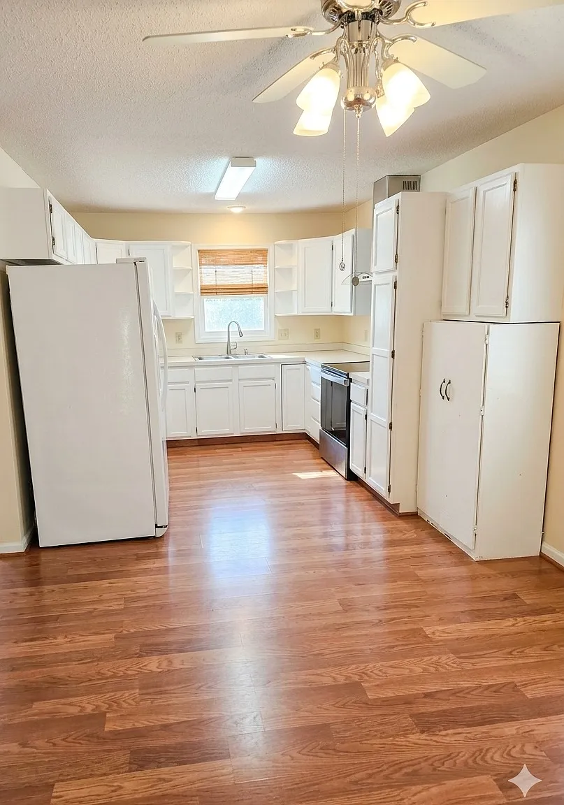 6 bed, 1244 sqft, $2,800 — Photo 4