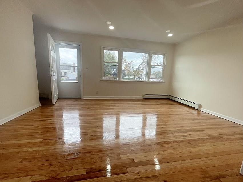 1st image of 1 Lincoln Gate #1