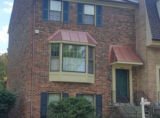 2896 Sutton Oaks Ln, Vienna, VA 22181