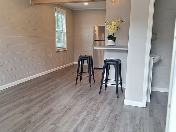3rd image of 2612 Rogers Ave #8