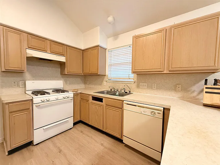 13810 Audra Ln — Photo 6