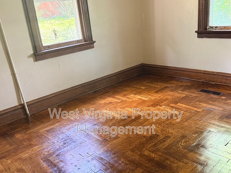 102 Temple St — Photo 10