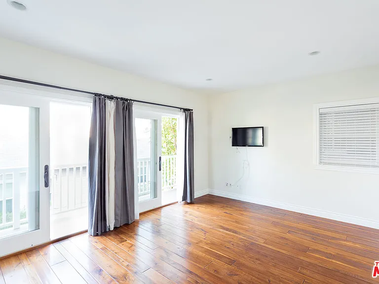702 Pacific Ave — Photo 35
