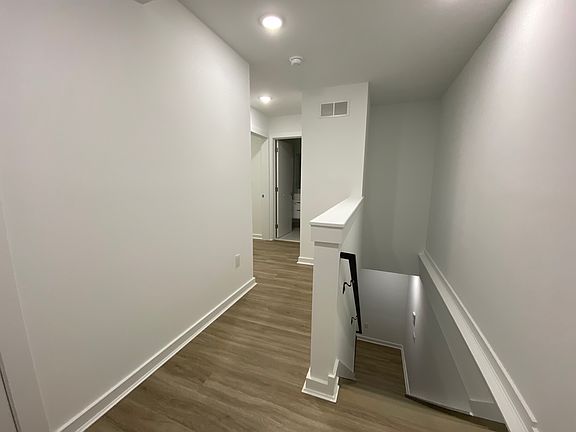 3rd image of 3932-36 Mount Vernon St #4