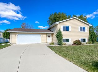 1407 Willow Springs Cir, Brookings, SD 57006