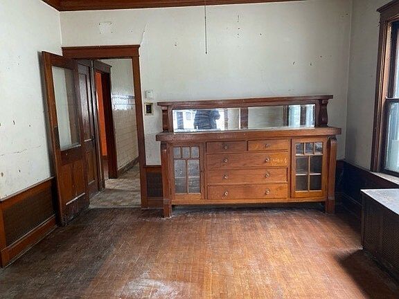 2nd image of 1316 W 72nd St