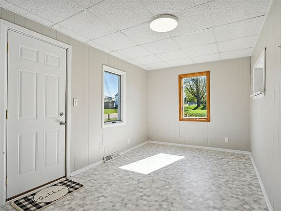 3rd image of 601 W Main St