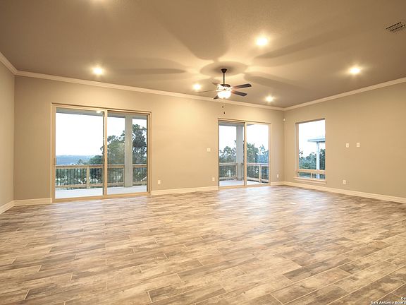 3rd image of 81 W Mariposa