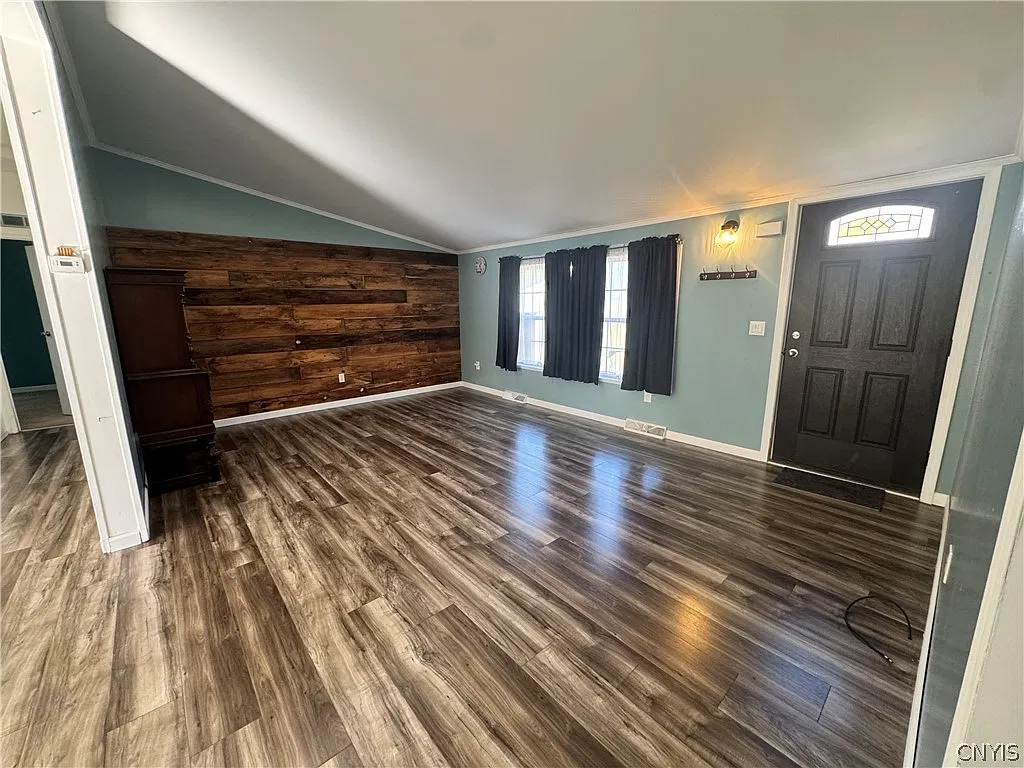3 bed, 2.0 bath, 1428 sqft, $2,500 — Photo 2