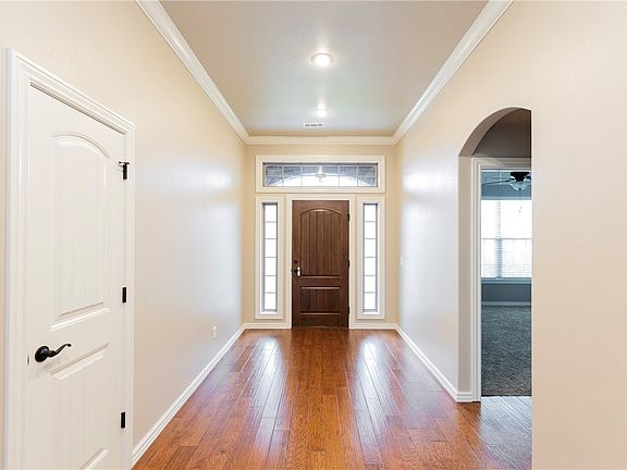 5th image of 1001 Tarah Knolls Cir