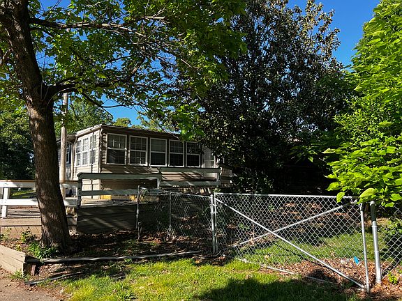 4th image of 33 Westwood Dr