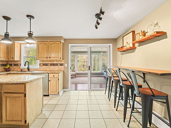 5th image of 961 Debonair Dr