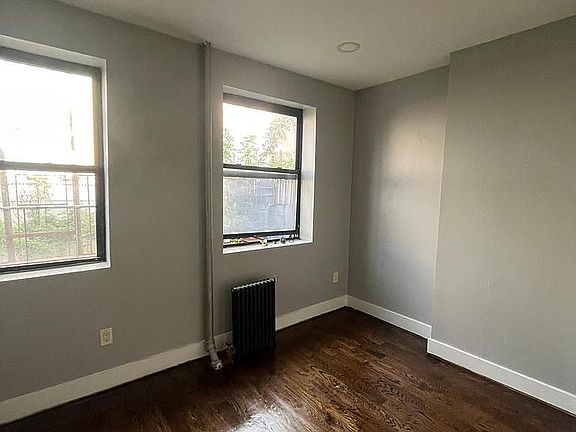 2nd image of 510 Jackson Ave APT 1S