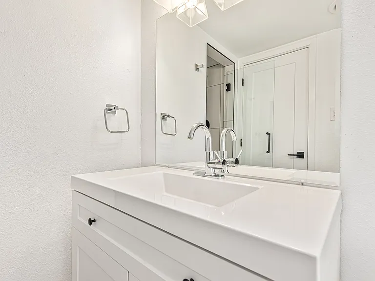 The Shorewood Apartments — Photo 31