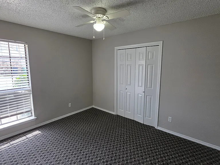 566 E Windsor Dr — Photo 7