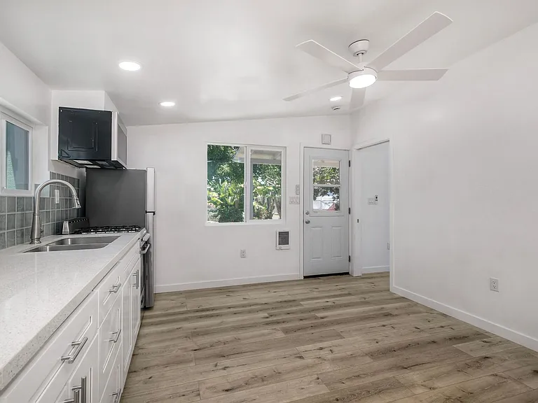 4108 Mission Ave — Photo 9