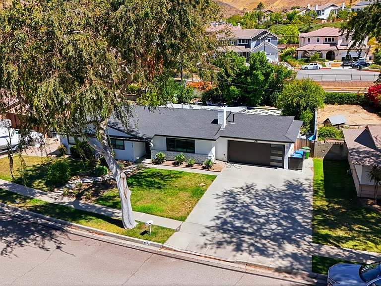 4563 Hempstead St — Photo 32