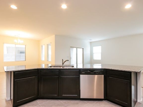 3rd image of 1235 E Palomino Way