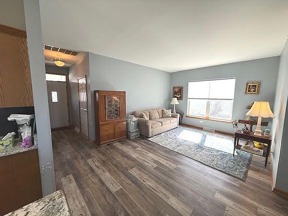 2nd image of 76 Rocking Horse Ln